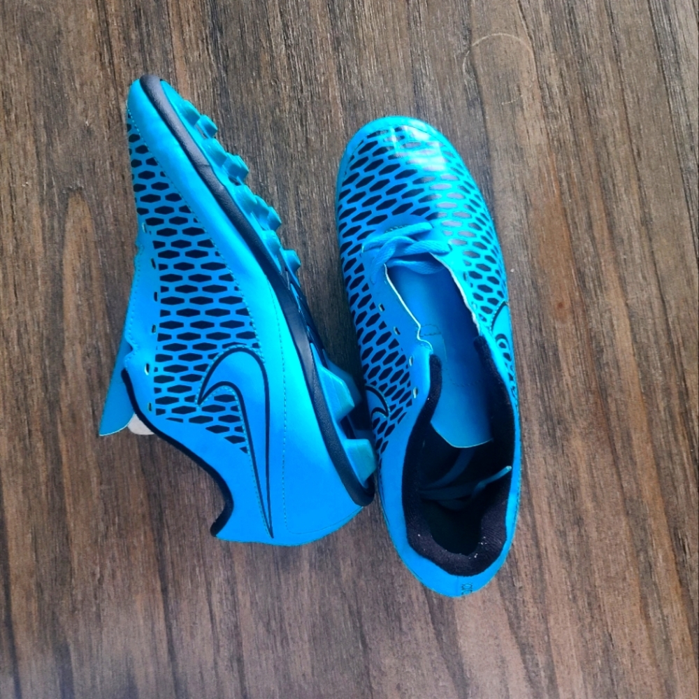 Nike soccer cleats unisex 5.5m